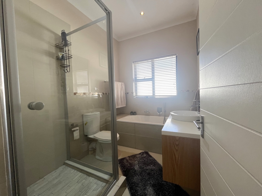To Let 3 Bedroom Property for Rent in Big Bay Western Cape